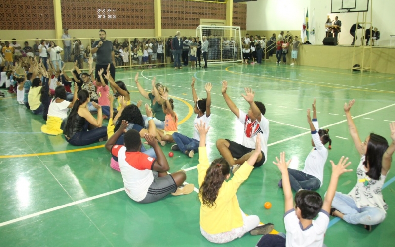 f_inaugura____o_ginasio_maxneumann (1).jpg